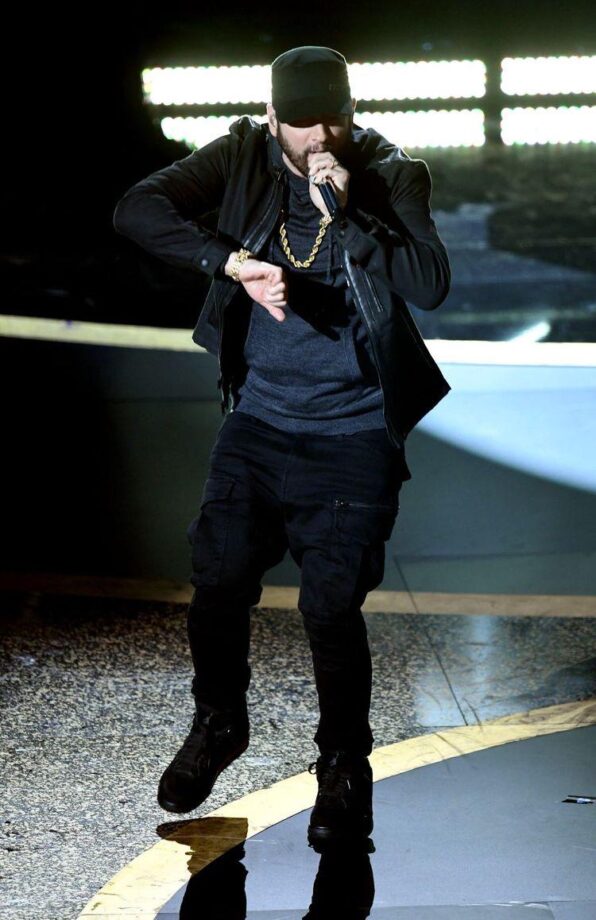 Eminem To Drake: Top 5 Best And Classy Outfits Worn For Stage Performances, See Pictures - 2