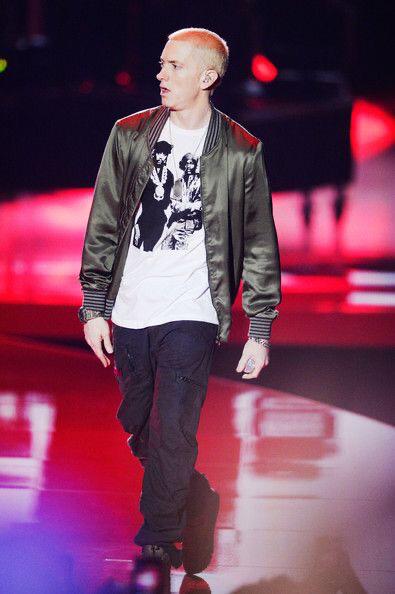 Eminem To Drake: Top 5 Best And Classy Outfits Worn For Stage Performances, See Pictures - 3