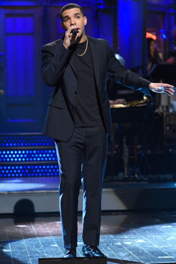 Eminem To Drake: Top 5 Best And Classy Outfits Worn For Stage Performances, See Pictures - 5