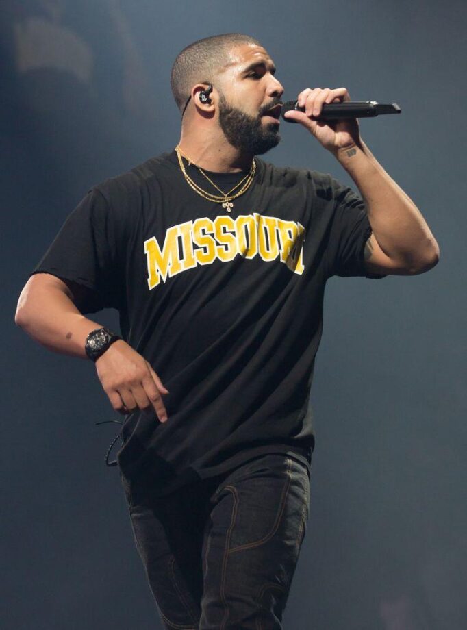 Eminem To Drake: Top 5 Best And Classy Outfits Worn For Stage Performances, See Pictures - 6