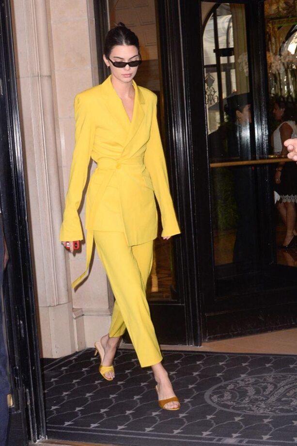 Emma Stone vs Kendall Jenner: Who rocks the suit pant looks better? - 5