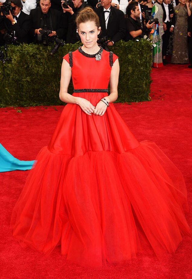 From Reese Witherspoon To Hailee Steinfeld Infield: Take A Look At Met Gala 2015’s Best Red Outfits - 4