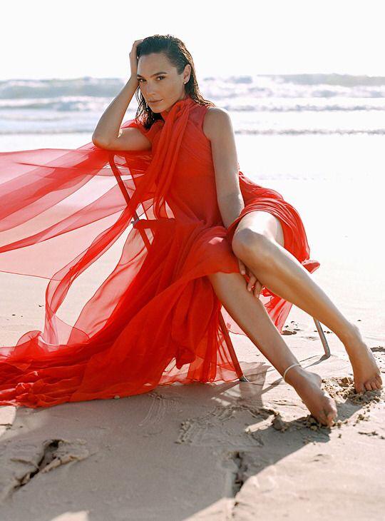 Gal Gadot’s red outfits that are absolute Fashion Goals, Check out pictures - 6