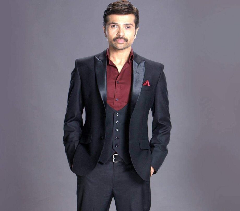 Himesh Reshammiya’s Hot 5 Looks In Stylish Coat Pant Outfits, See Pictures - 1