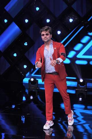 Himesh Reshammiya’s Hot 5 Looks In Stylish Coat Pant Outfits, See Pictures - 0