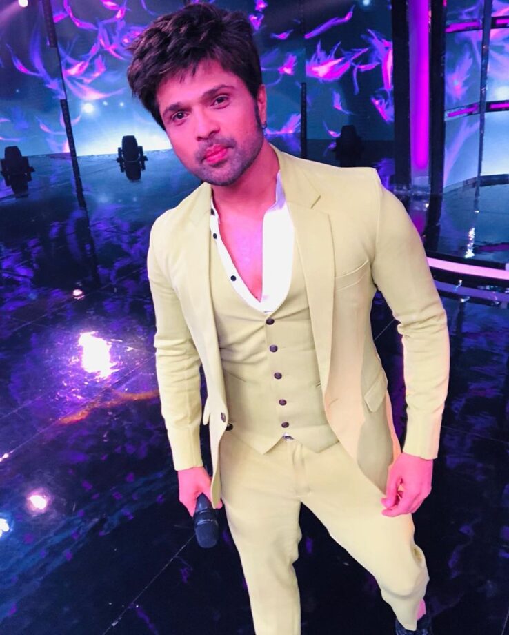 Himesh Reshammiya’s Hot 5 Looks In Stylish Coat Pant Outfits, See Pictures - 4