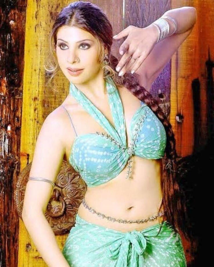 Hotness Alert!! Sambhavna Seth VS Anjana Singh: Who Is Hottest? Vote Now - 1