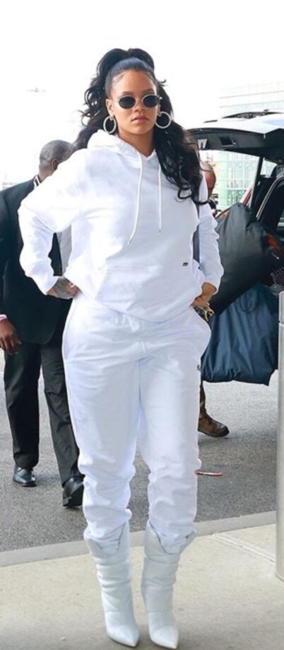 How To Style Monotone Outfits Like Rihanna? - 0