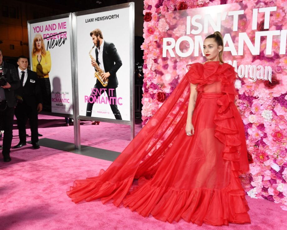 Jennifer Lopez vs Miley Cyrus: Who rocks in the best outfit on the red carpet? - 6