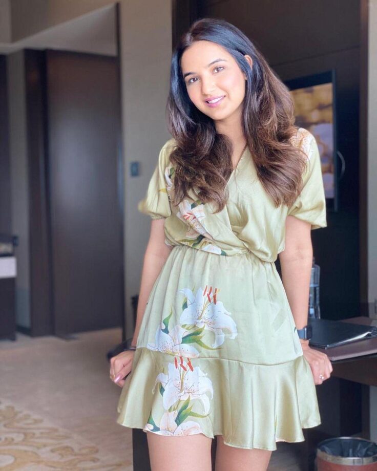 Jennifer Winget, Divyanka Tripathi, Jasmin Bhasin: Elegant looks in a floral dress - 2