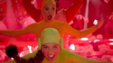 Kate Hudson’s latest goofy costume dance video goes viral, check out