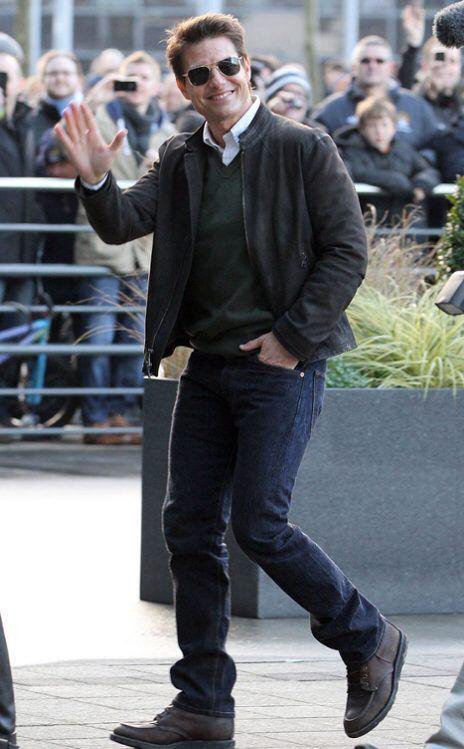 Keanu Reeves VS Tom Cruise: Who Looks Super Hot In Casual Outfits With Classy Jacket? - 2