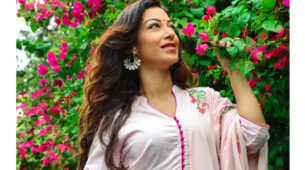 [Kinda Love] Taarak Mehta Ka Ooltah Chashmah’s Sunayana Fozdar aka Anjali bhabhi wants someone to fall in love with her smile, netizens go bananas