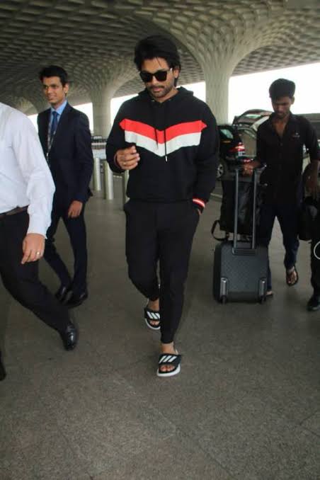 Mahesh Babu, Allu Arjun & Vijay Deverakonda Are The Real King Of Airport Fashion & These Photos Are Proof - 1