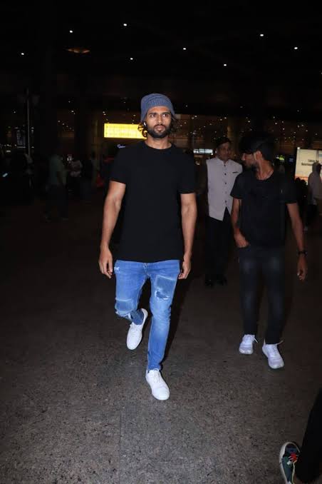 Mahesh Babu, Allu Arjun & Vijay Deverakonda Are The Real King Of Airport Fashion & These Photos Are Proof - 2