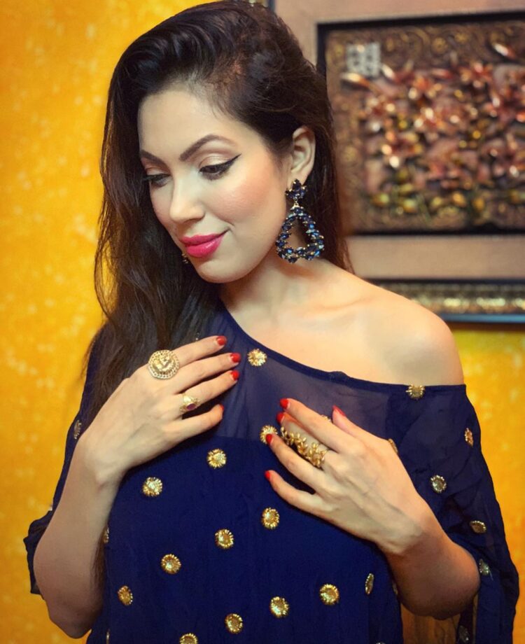 Munmun Dutta, Palak Sindhwani, Sunayana Fozdar: TMKOC Divas Who Aced The Statement Earrings - 3