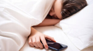 Know Why You Must Never Sleep With Your Cell Phone Near You