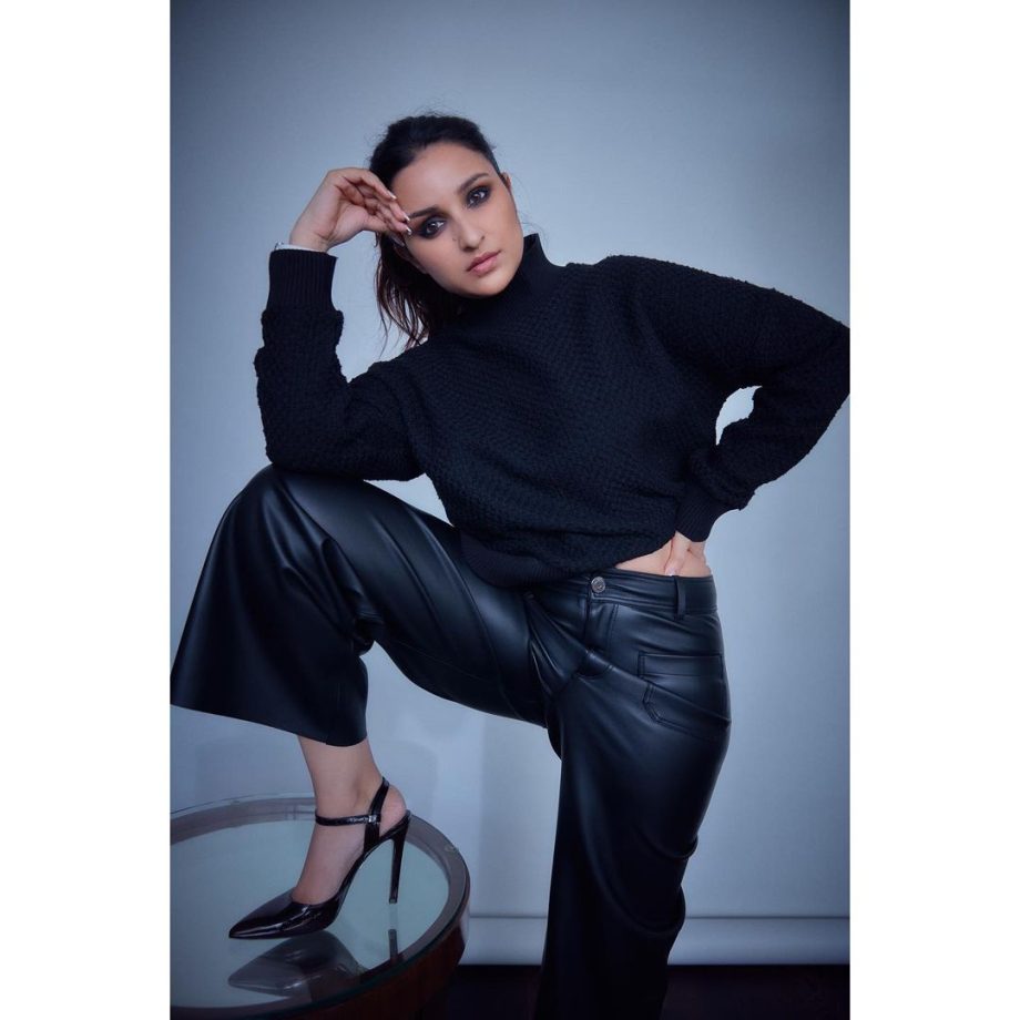 Parineeti Chopra's Smokey Look In Black Outfit Is Freaking Hot 838012