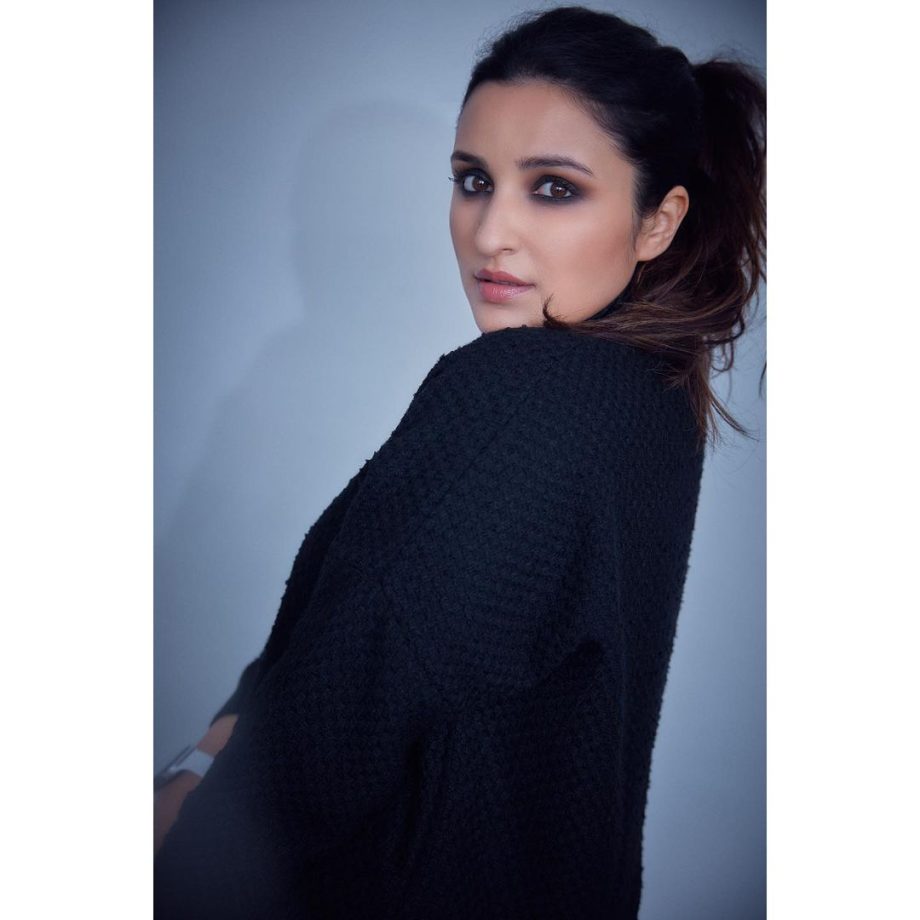 Parineeti Chopra's Smokey Look In Black Outfit Is Freaking Hot 838013