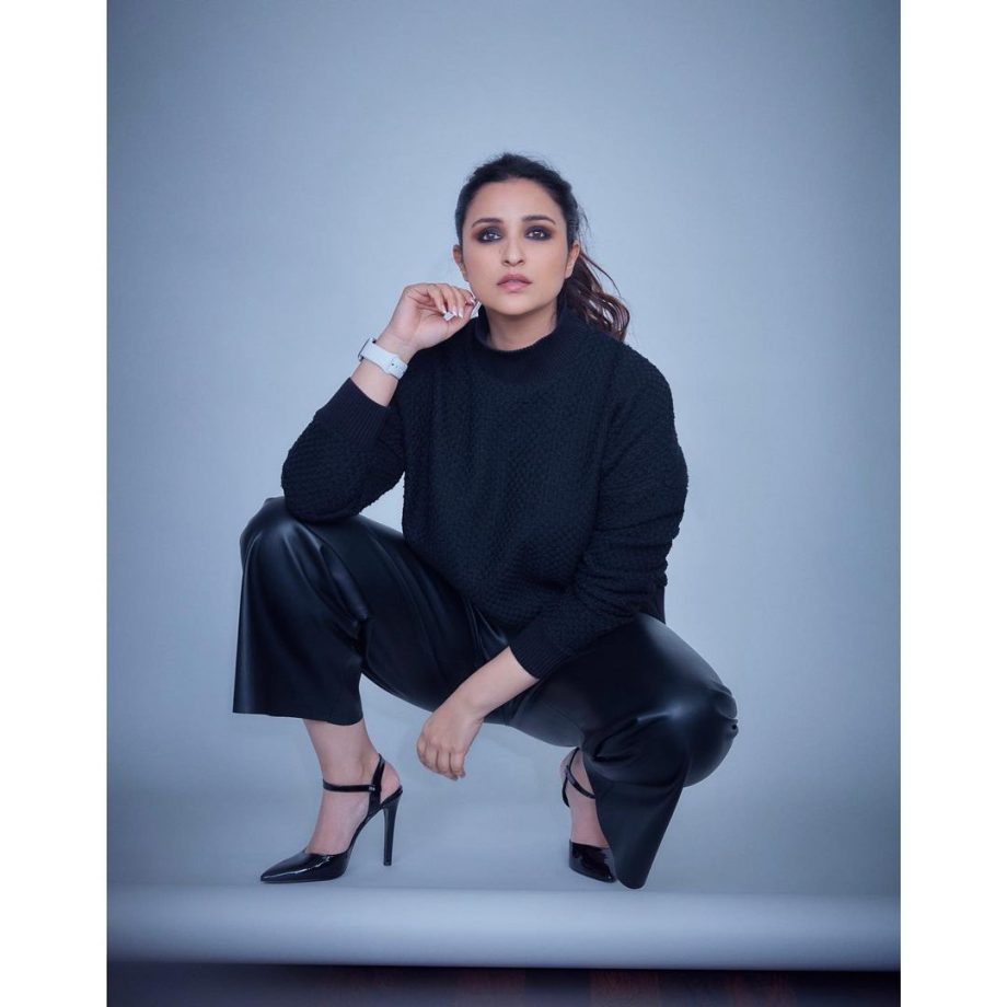 Parineeti Chopra's Smokey Look In Black Outfit Is Freaking Hot 838014