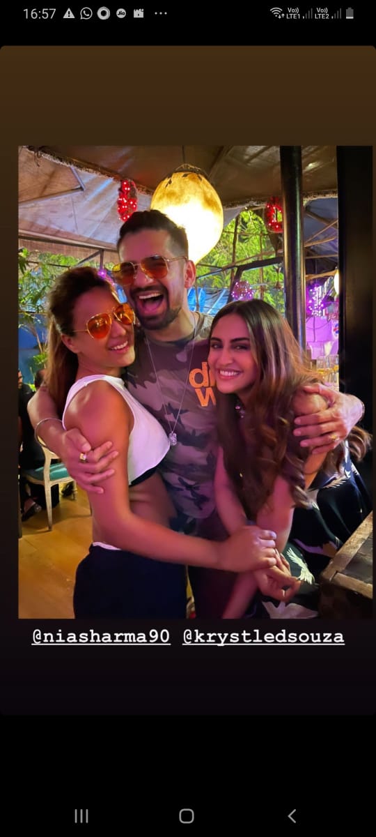 Pawri Abhi Baaki Hai: Nia Sharma caught on camera chilling all night ...