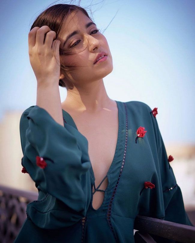 Radhika Apte, Shweta Tripathi, Tridha Chaudhary: Boldest photos for fans to sweat - 2