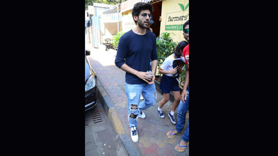 Ranveer Singh, Kartik Aaryan & Vicky Kaushal love the ripped jeans fashion & these photos are proof - 1