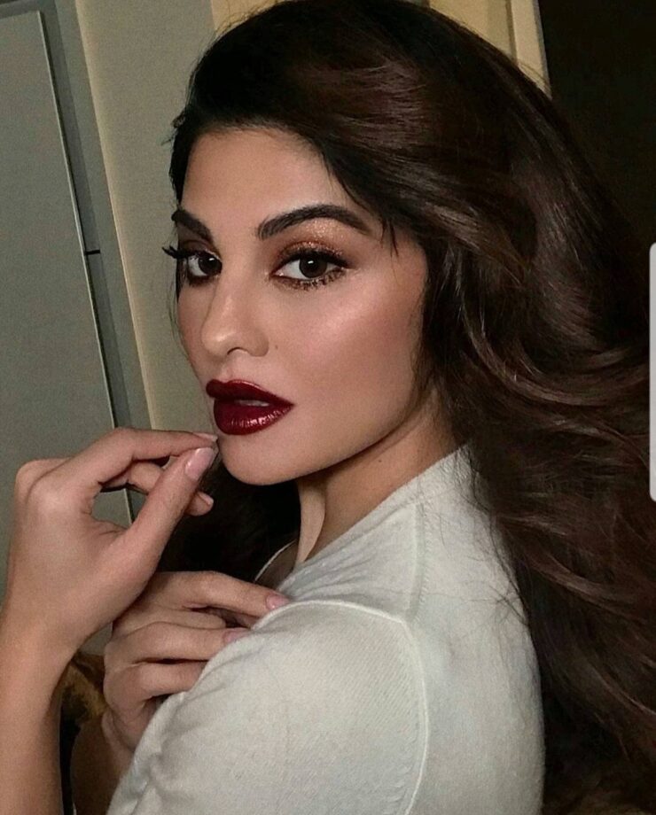 Raveena Tandan To Sonam Kapoor: Divas Who Looked Bold In Dark Lipstick Shades, See Pictures - 1