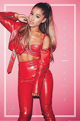 Most Daring And Hot Dresses Of Ariana Grande That Left Netizens Eyes Widen - 1