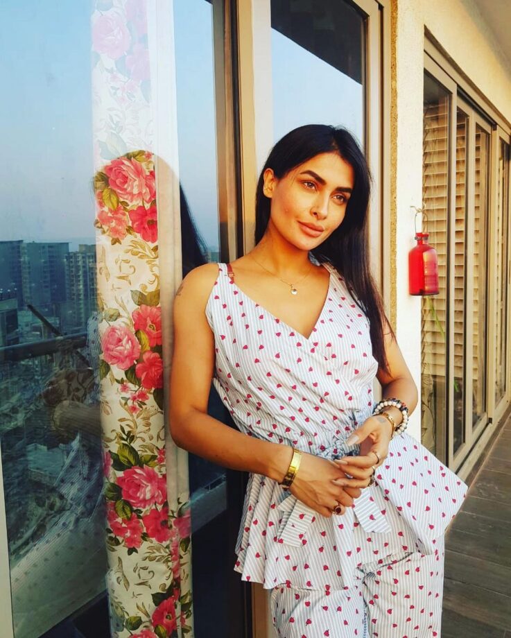 Shehnaaz Gill, Pavitra Punia To Niti Taylor: Hottest Looks In Tank Tops - 1