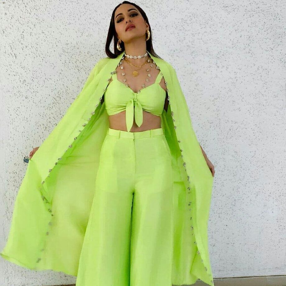 Sonam Kapoor To Aditi Rao Hydari: 3 Hottest Diva Looks In Neon Outfits - 1