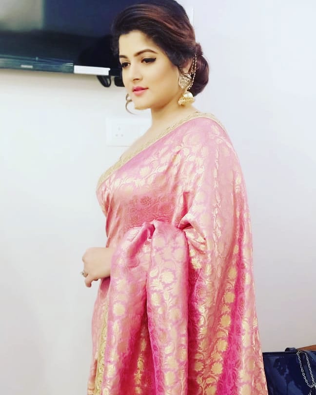 Srabanti Chatterjee Loves Prints & We Have Enough Proof About It: See Pics  - 2