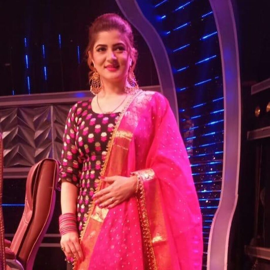 Srabanti Chatterjee Loves Prints & We Have Enough Proof About It: See Pics  - 4