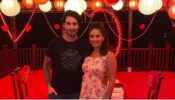 Super Romantic Moment: This Bollywood Stars caught on camera exchanging ‘varmala’ in Indian style, fans love the chemistry