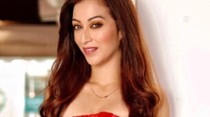 Taarak Babe: Sunayana Fozdar burns the oomph quotient with her spicy red hot look, netizens shout ‘I love you’
