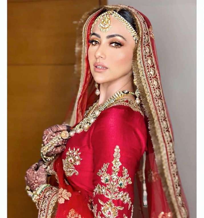 Take An Inspiration From Sana Khan’s Wedding And Makeup Looks - 2