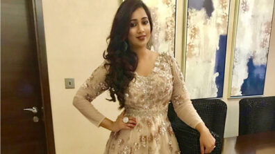 Top 3 Best Stylish Outfits Worn By Shreya Ghoshal For Stage Performances