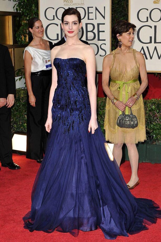 Top 5 Anne Hathaway’s Gorgeous Outfits On Red Carpet - 3