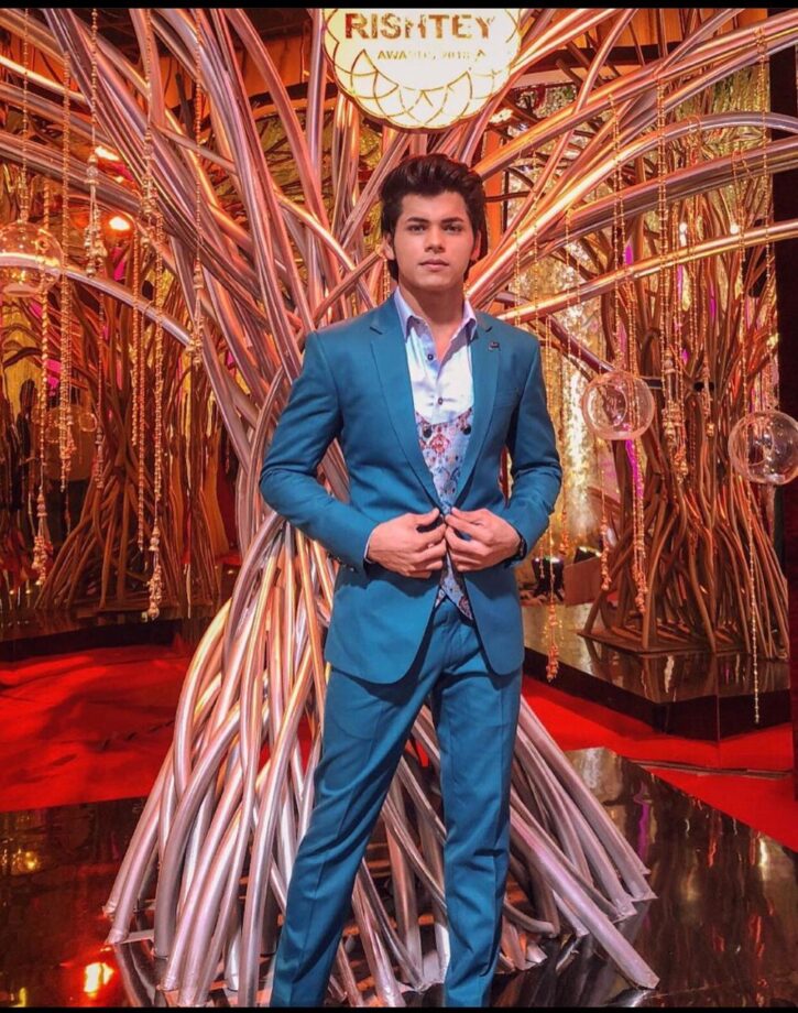 Top 5 Hottest Siddharth Nigam’s Red Carpet Looks That Were Simply Perfect - 0