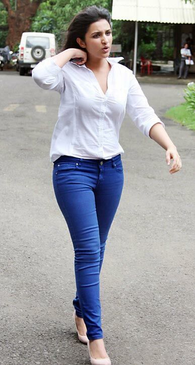 Top 5 Looks Of Parineeti Chopra In Street Style Outfits - 1