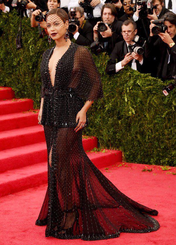 5 Times Beyonce Aka Queen Bee Proves She Is An Absolute Goddess; From Classic LBD To MET Gala Look - 2