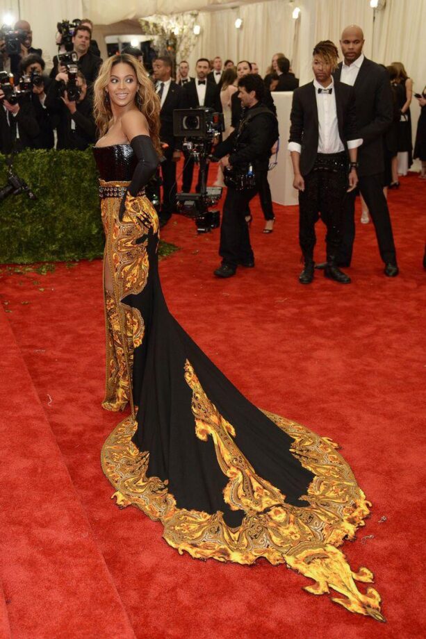 5 Times Beyonce Aka Queen Bee Proves She Is An Absolute Goddess; From Classic LBD To MET Gala Look - 1