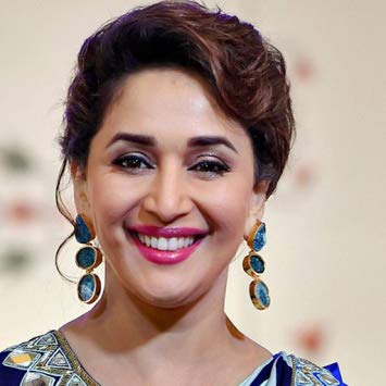 Best Hairdos Inspired From Karisma Kapoor, Madhuri Dixit And Raveena Tondon - 0