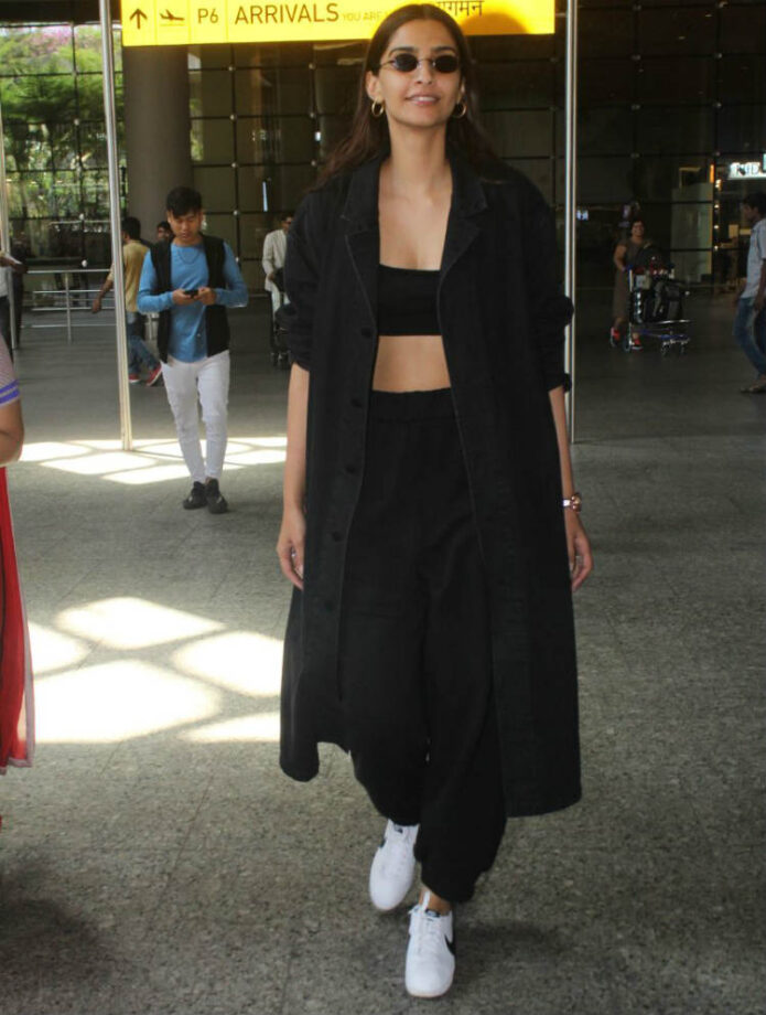 3 Gorgeous Airport Looks Of Hottie Sonam Kapoor - 0