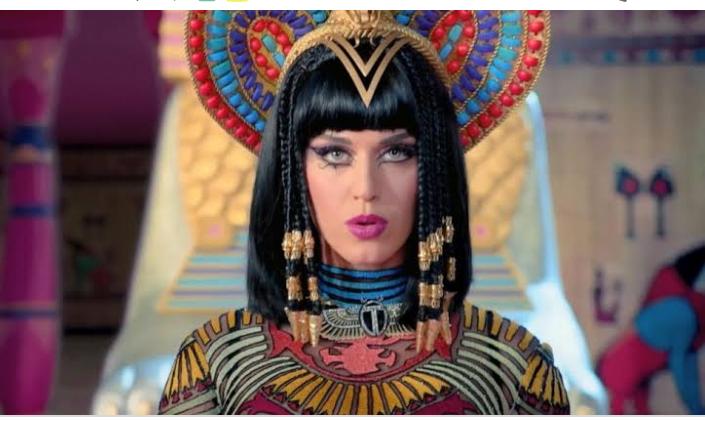 Take A Look At These 10 Accessories That Katy Perry Pulled Off With An Ease - 6