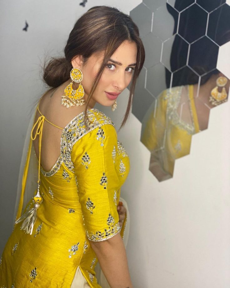 5 exotic and hot looks of Mahira Sharma in ethnic wear 821930