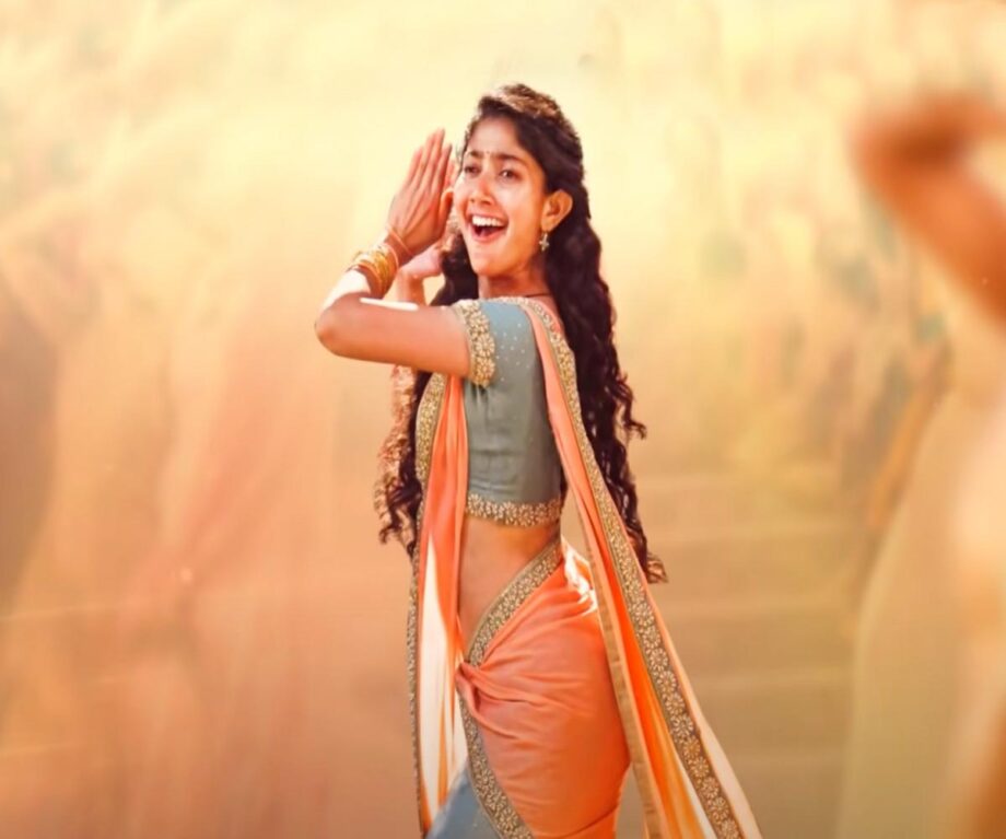 5 Sarees & Lehenga Looks Of Nayanthara And Sai Pallavi - 4