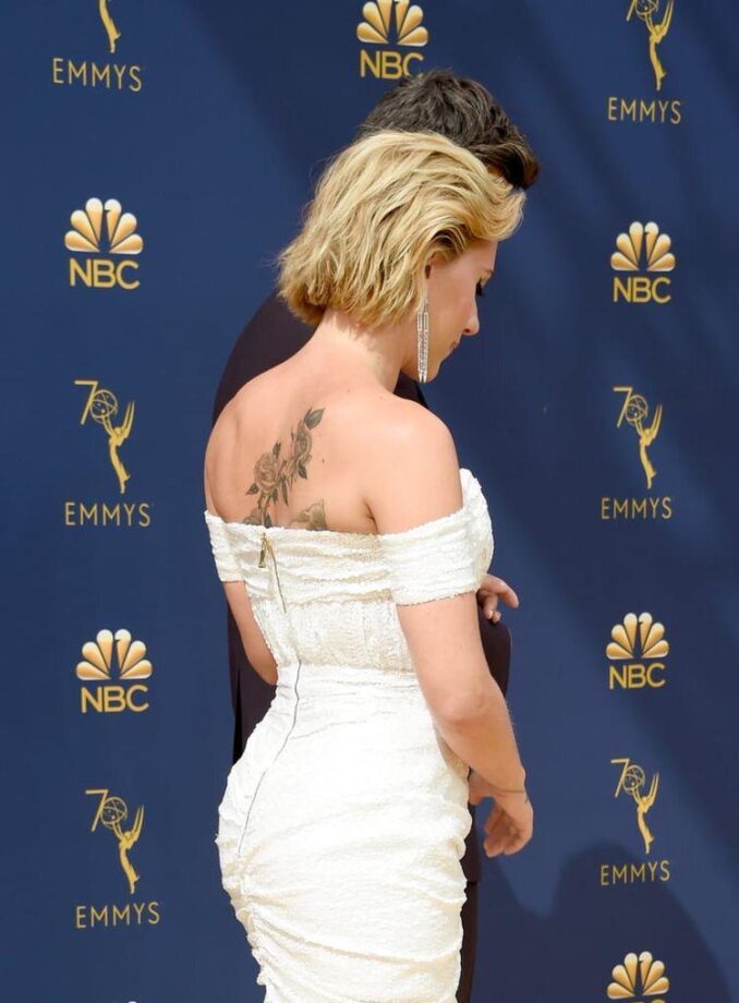 5 Times When Scarlett Johansson Flaunted Her Back Tattoo - 1