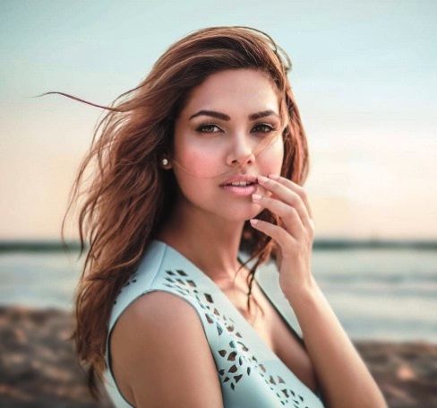 Spicy Hot Looks Of Esha Gupta That Made Netizens Melt, See Here - 1