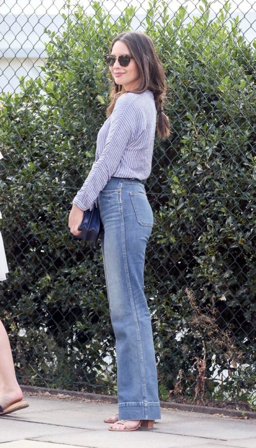 How To Style Flared Jeans? Cues From Emilia Clarke And Emma Watson - 1